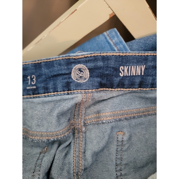 Women's SO Skinny Jeans EUC. Size 13 - Picture 5 of 8